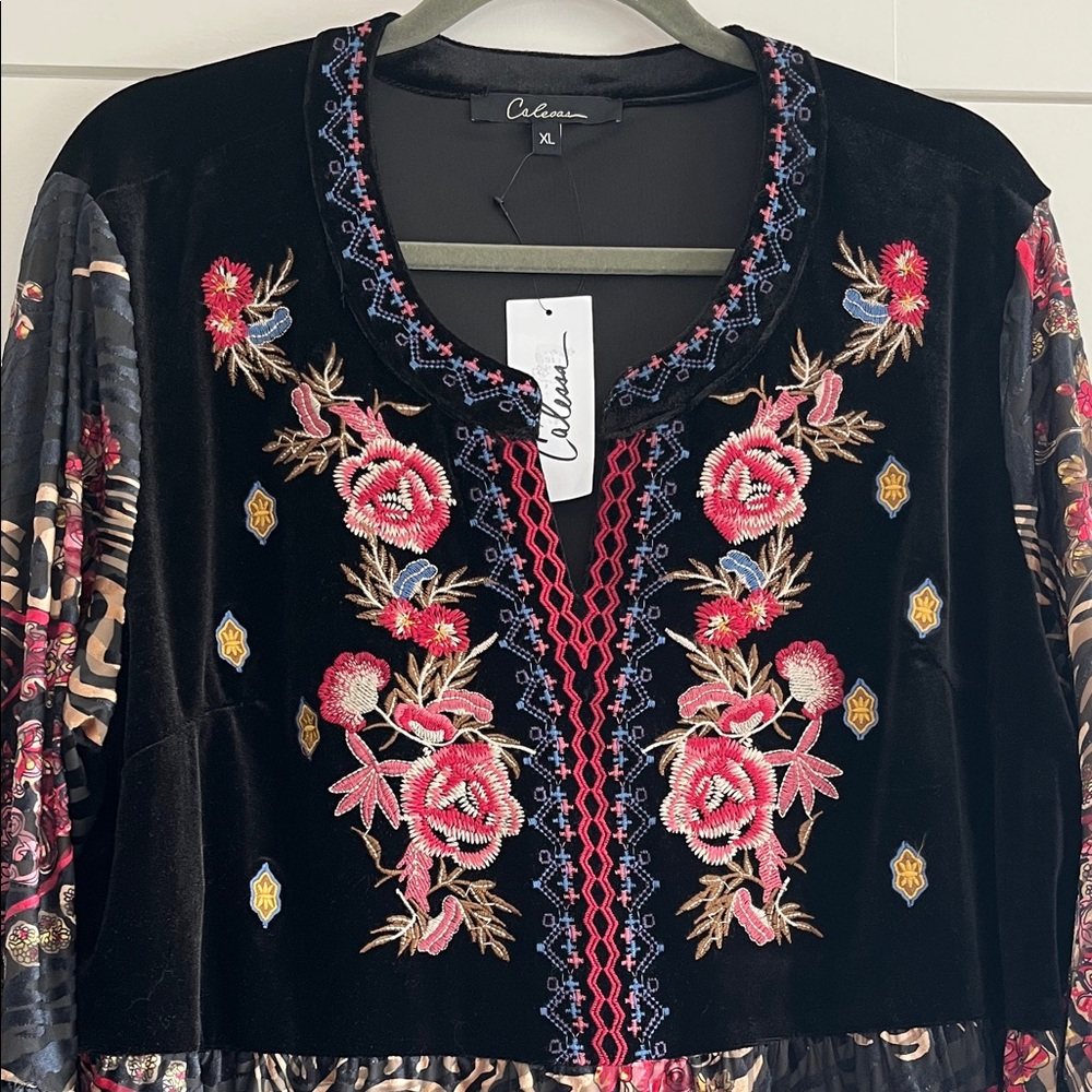 Calessa Multicolor Floral Velvet Embroidered Tunic Top NWT Size XL - Picture 4 of 7